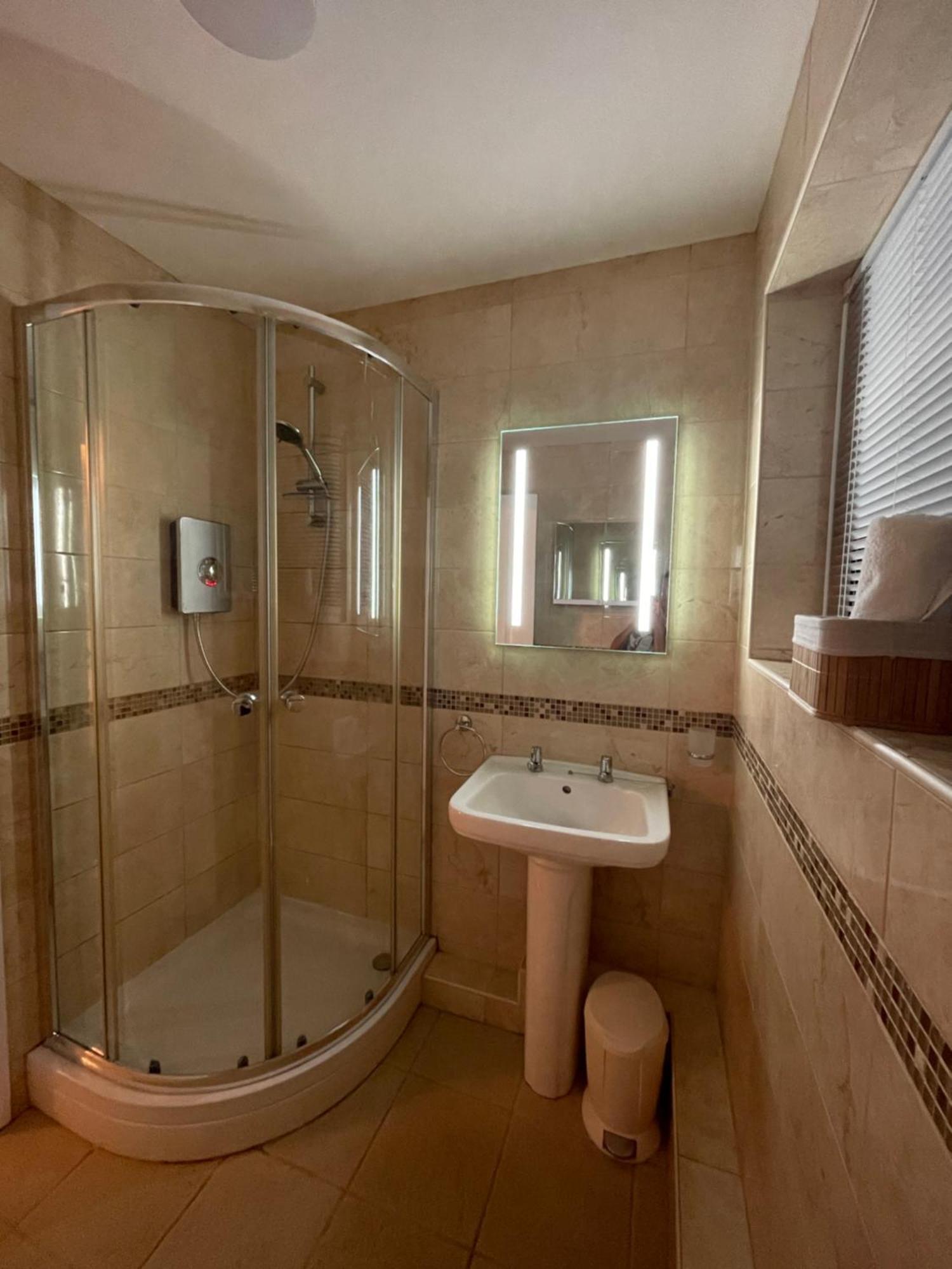 Look No Further Gorgeous Newly Renovated Contemporary Chalet Sandown Bay Holiday Centre Ngoại thất bức ảnh