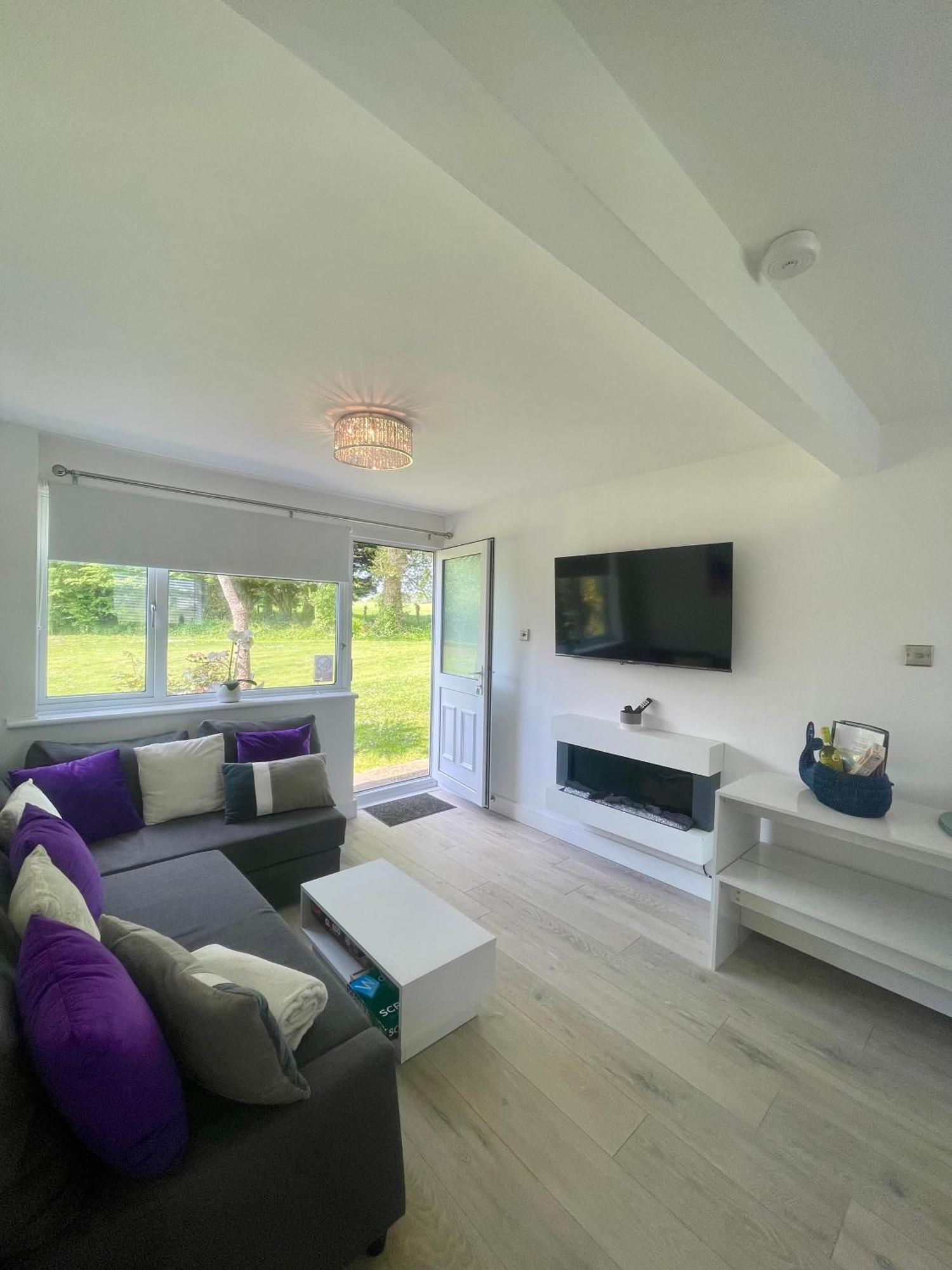 Look No Further Gorgeous Newly Renovated Contemporary Chalet Sandown Bay Holiday Centre Ngoại thất bức ảnh